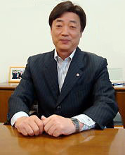 J  G